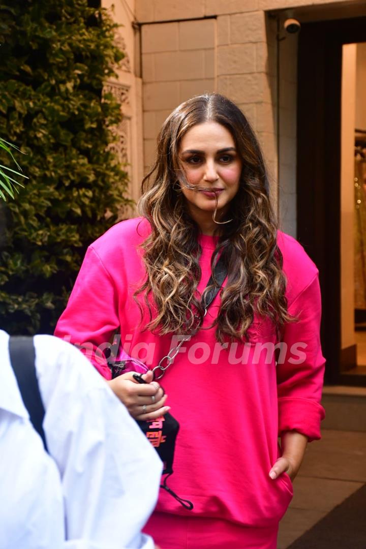 Huma Qureshi spotted for shoot at Manish Malhotra store