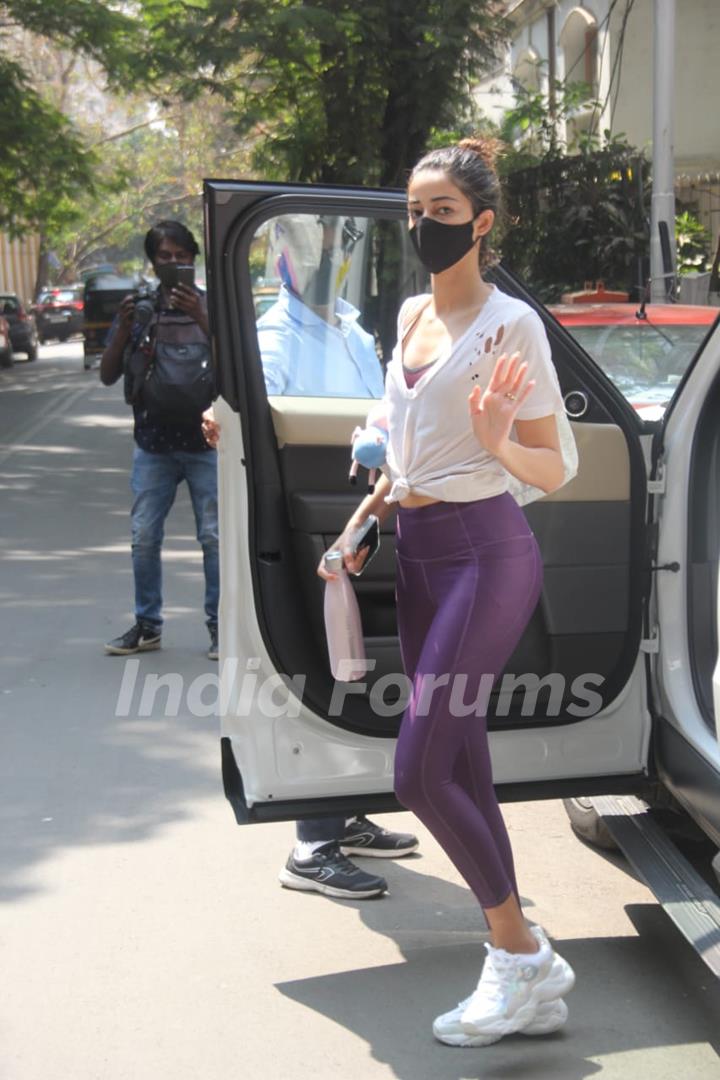 Ananya Panday snapped at Yoga class in Bandra