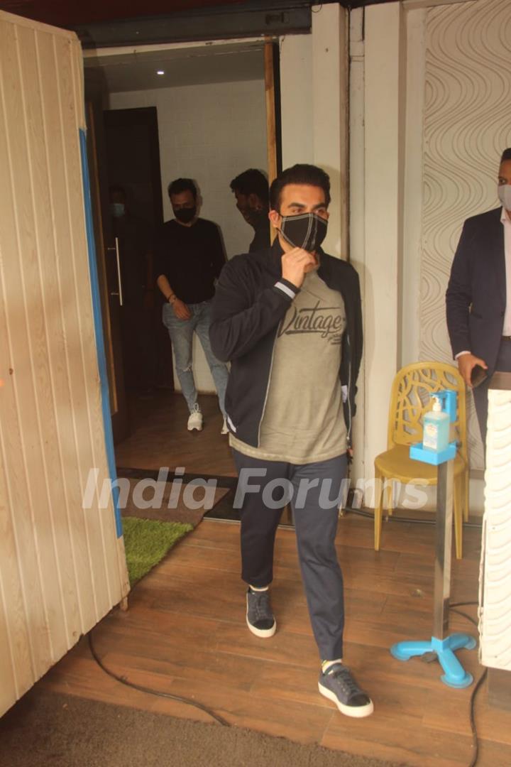 Arbaaz Khan snapped at the sets of his talk show - Pinch