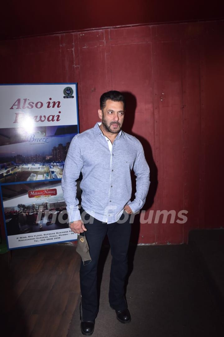 Salman Khan arrive at the sets of brother Arbaaz Khan's chat show - Pinch