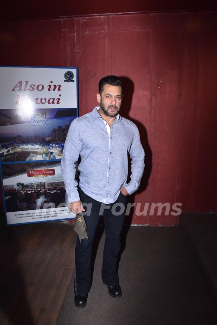 Salman Khan arrive at the sets of brother Arbaaz Khan's chat show - Pinch