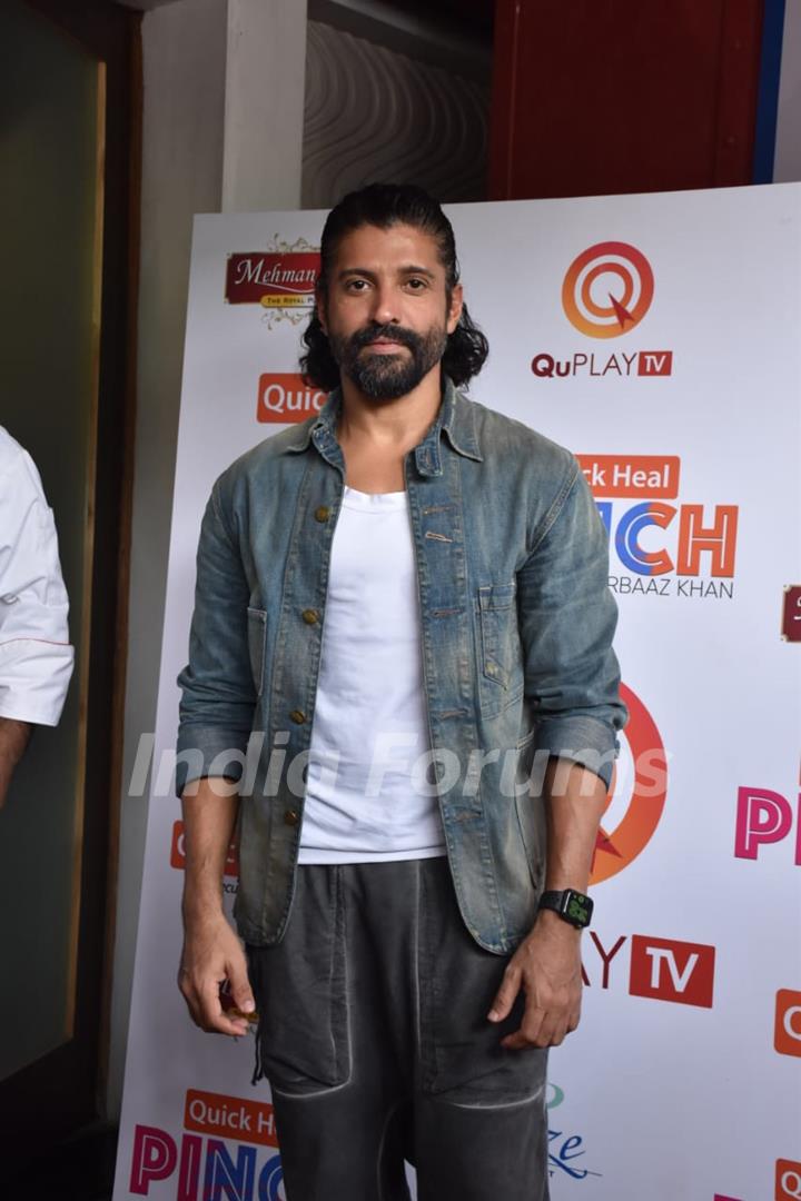 Farhan Akhtar gears up for his appearance on Arbaaz Khan's talk show - Pinch