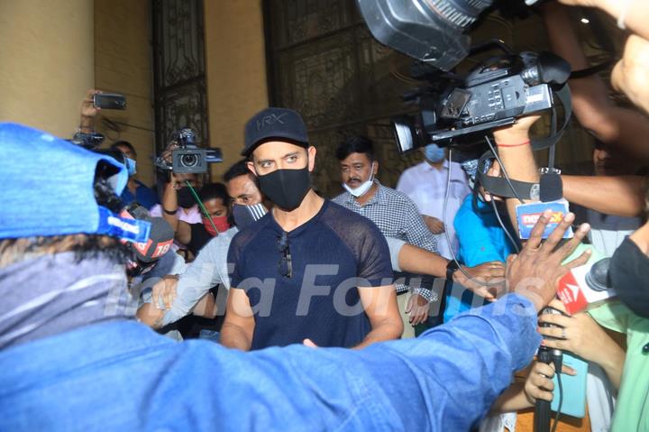 Hrithik Roshan snapped at Mumbai Police Commissioner's office 