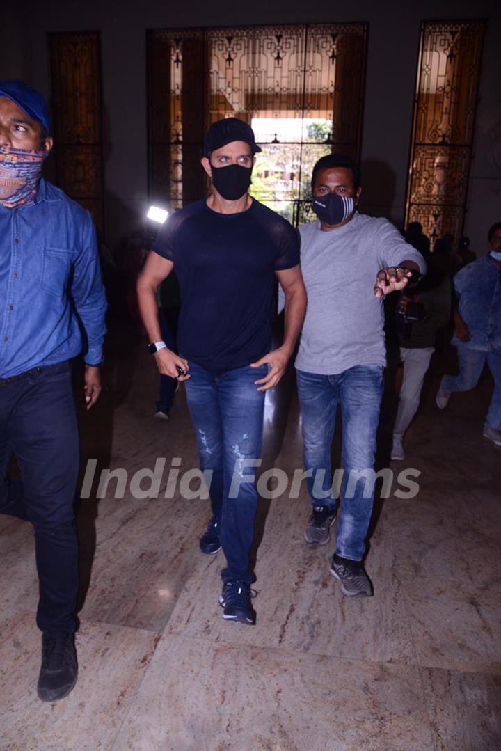 Hrithik Roshan snapped at Mumbai Police Commissioner's office 