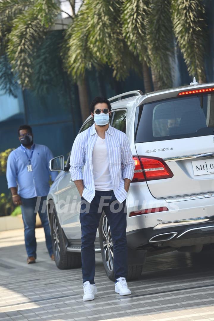 Varun Dhawan spotted at Sajid Nadiadwala office in Andheri