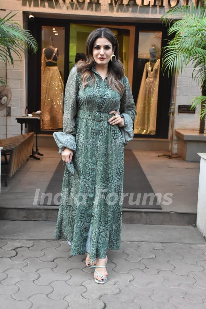 Raveena Tandon snapped visiting Manish Malhotra's store!