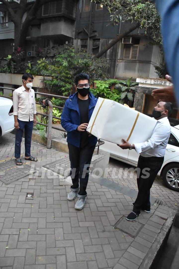 Manish Malhotra at Kareena Kapoor Khan's residence