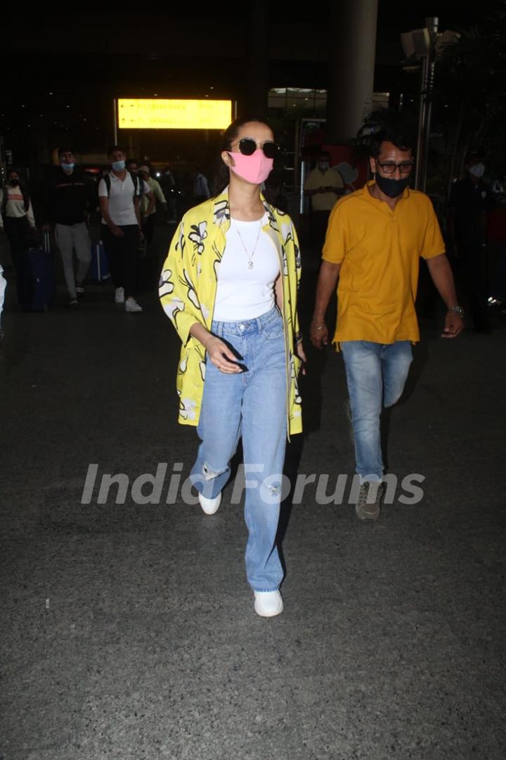 Shraddha Kapoor snapped at Mumbai airport after celebrating her birthday in Maldives!
