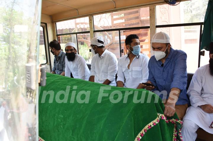 Gauhar Khan at her Father's funeral with her family! 