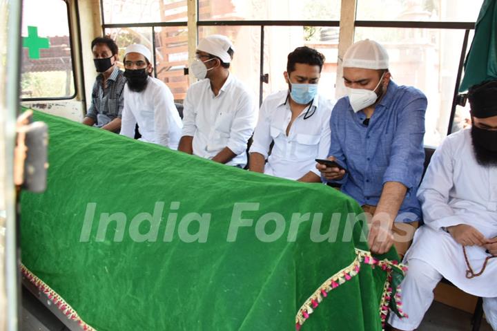 Gauhar Khan at her Father's funeral with her family! 