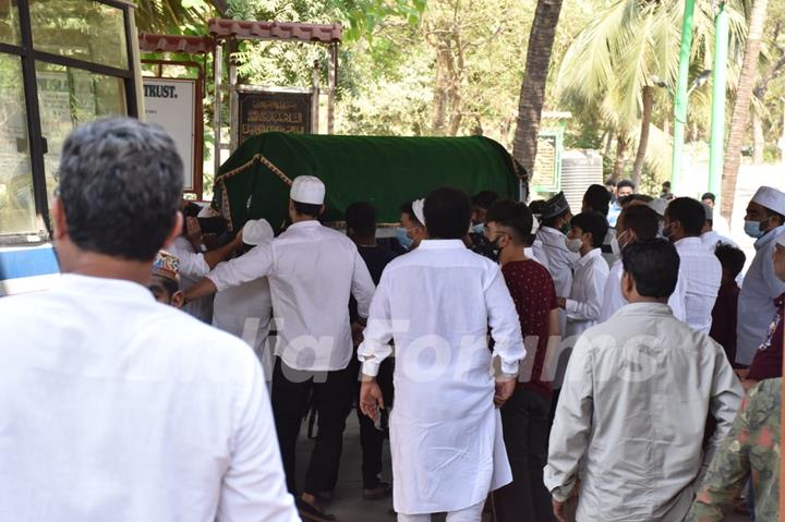 Gauhar Khan at her Father's funeral with her family! 