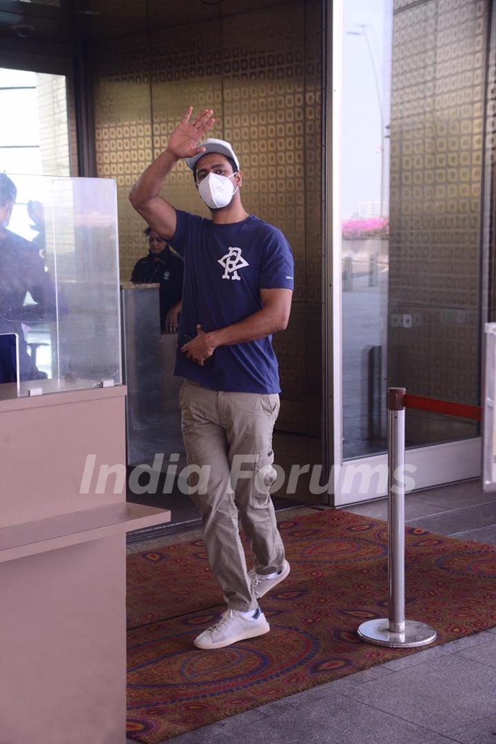 Vicky Kaushal spotted at airport