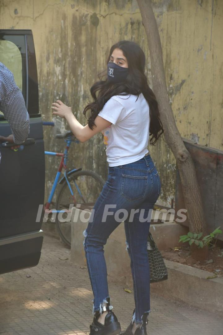 Janhvi Kapoor snapped at pilates