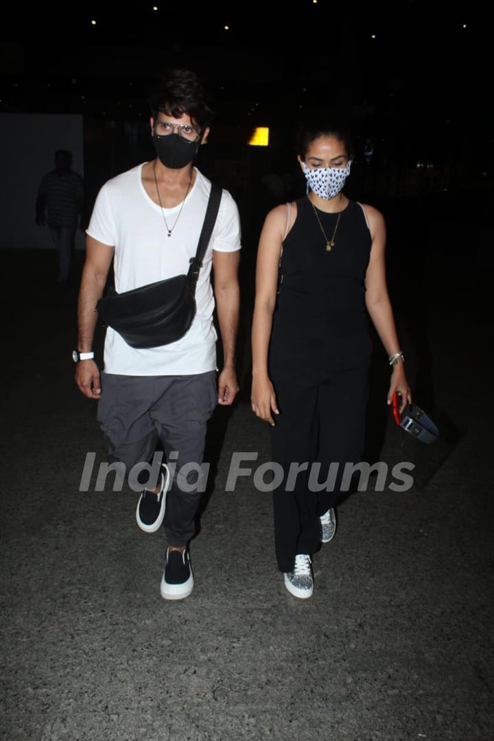 Shahid Kapoor and Mira Rajput spotted at airport!