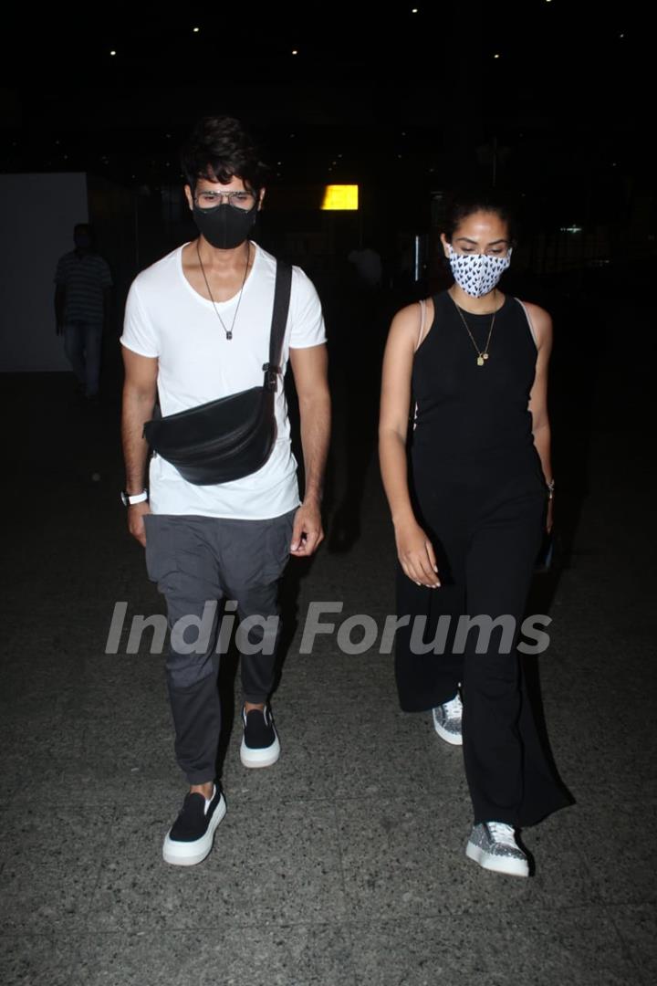 Shahid Kapoor and Mira Rajput spotted at airport!