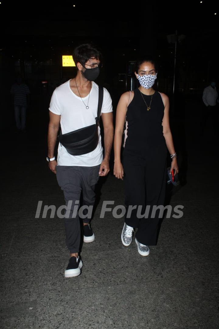 Shahid Kapoor and Mira Rajput spotted at airport!