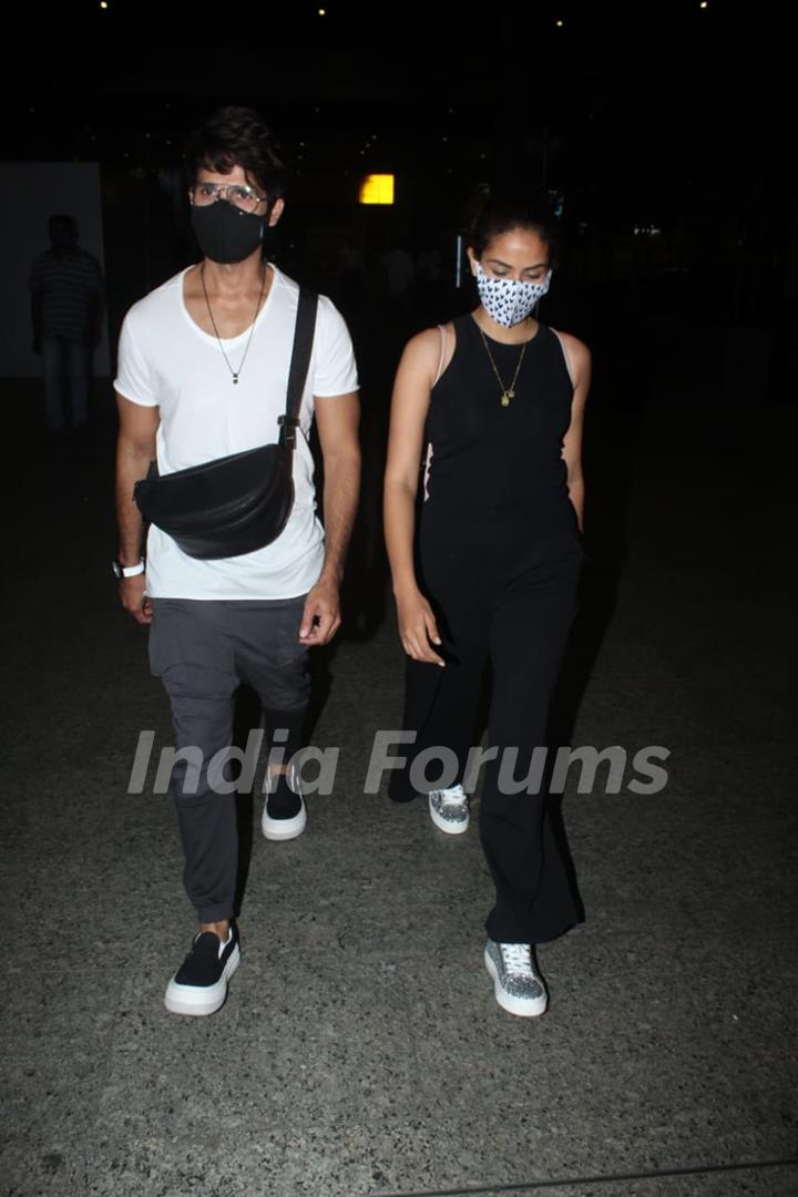 Shahid Kapoor and Mira Rajput spotted at airport!