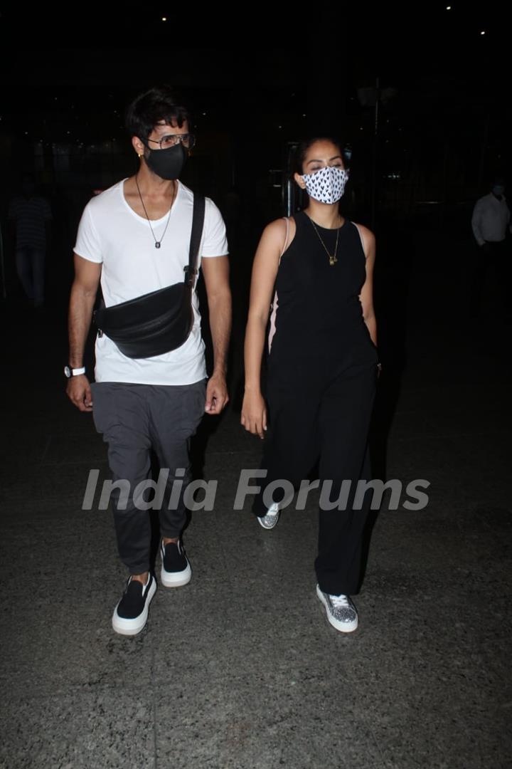 Shahid Kapoor and Mira Rajput spotted at airport!