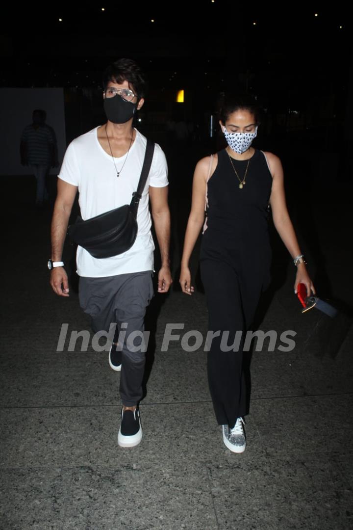 Shahid Kapoor and Mira Rajput spotted at airport!
