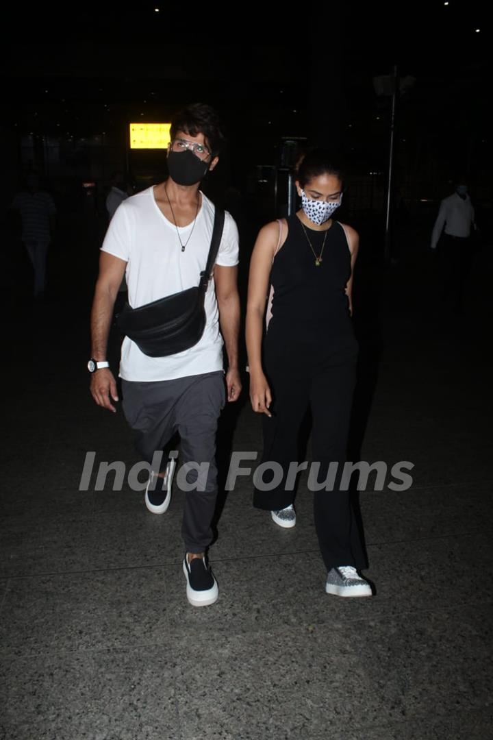 Shahid Kapoor and Mira Rajput spotted at airport!