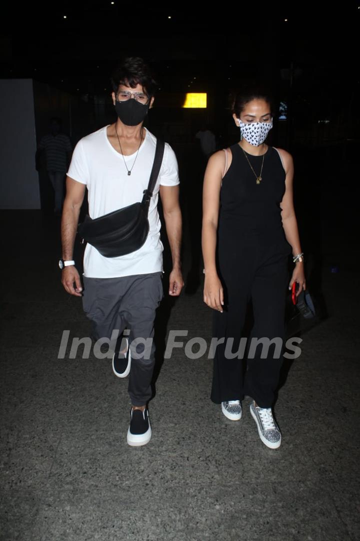 Shahid Kapoor and Mira Rajput spotted at airport!