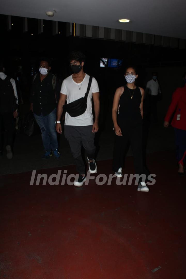 Shahid Kapoor and Mira Rajput spotted at airport!