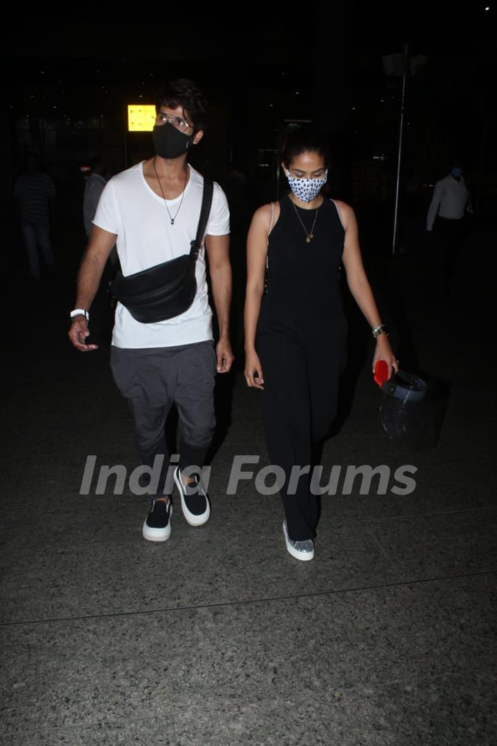 Shahid Kapoor and Mira Rajput spotted at airport!