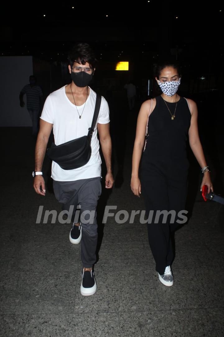 Shahid Kapoor and Mira Rajput spotted at airport!