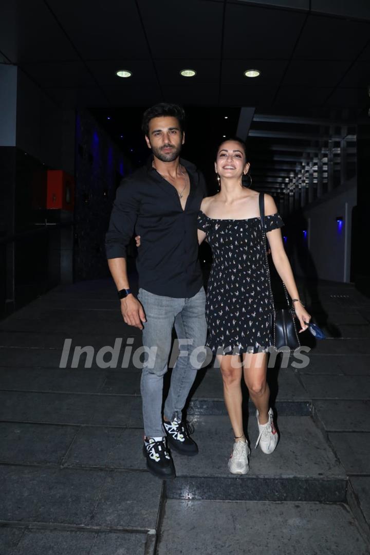 Lovebirds Kriti Kharbanda and Pulkit Samrat snapped in Bandra