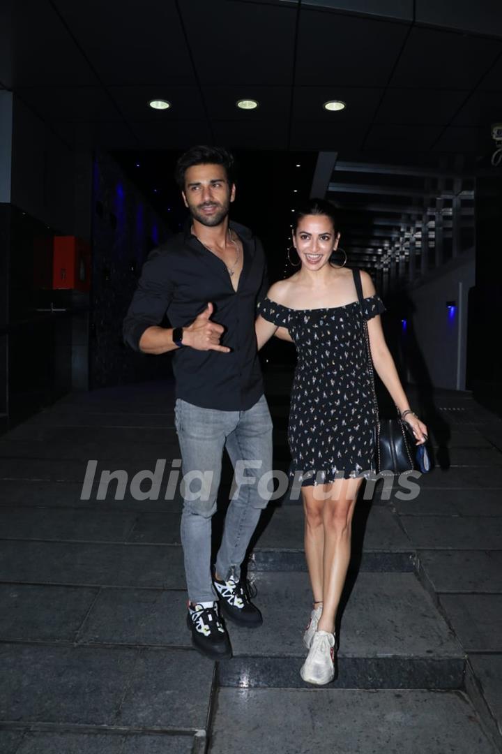 Lovebirds Kriti Kharbanda and Pulkit Samrat snapped in Bandra