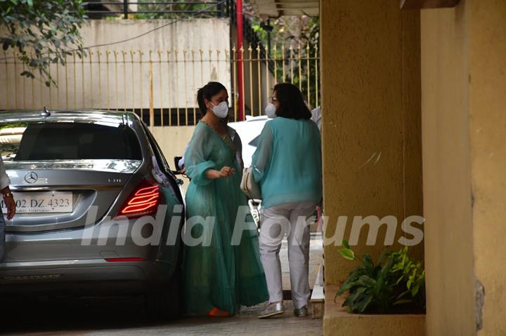 Kareena Kapoor Khan and Babita Kapoor at Karisma Kapoor's house