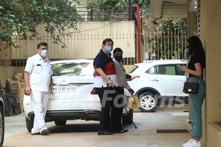 Randhir Kapoor at Karisma Kapoor house