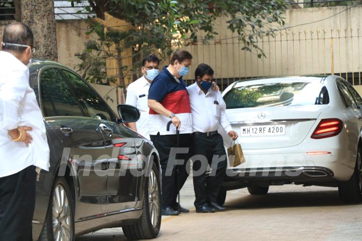 Randhir Kapoor at Karisma Kapoor house