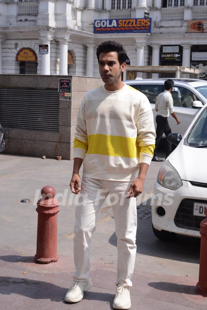 Rajkummar Rao sells the tickets for his upcoming film Roohi