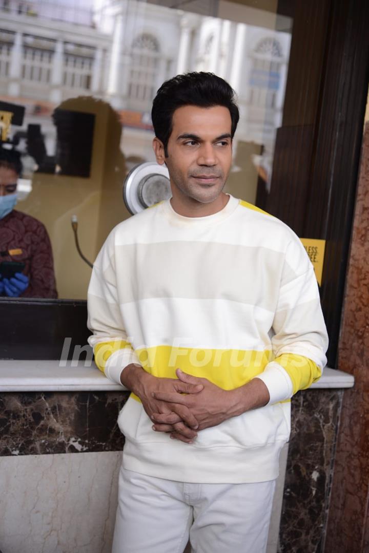 Rajkummar Rao sells the tickets for his upcoming film Roohi