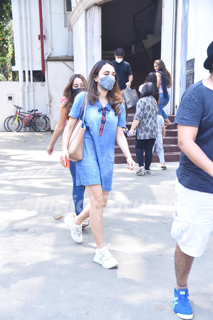 Jaanvi Dhawan snapped around the town!