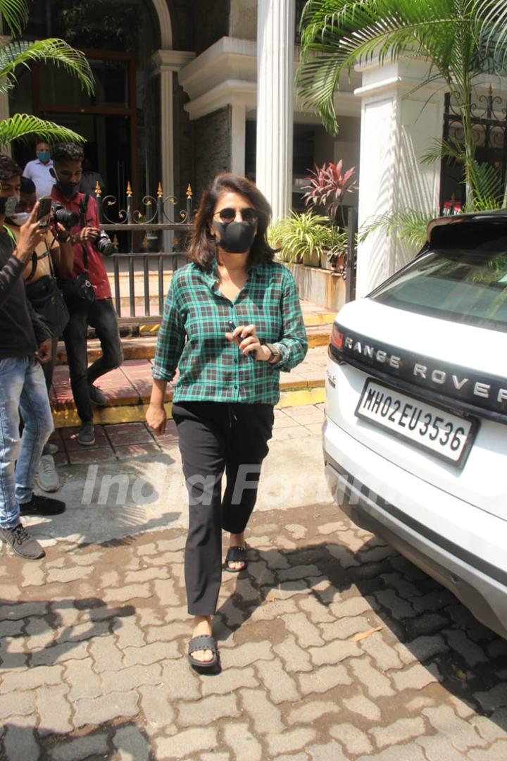 Neetu Kapoor spotted at a clinic in Khar, Mumbai