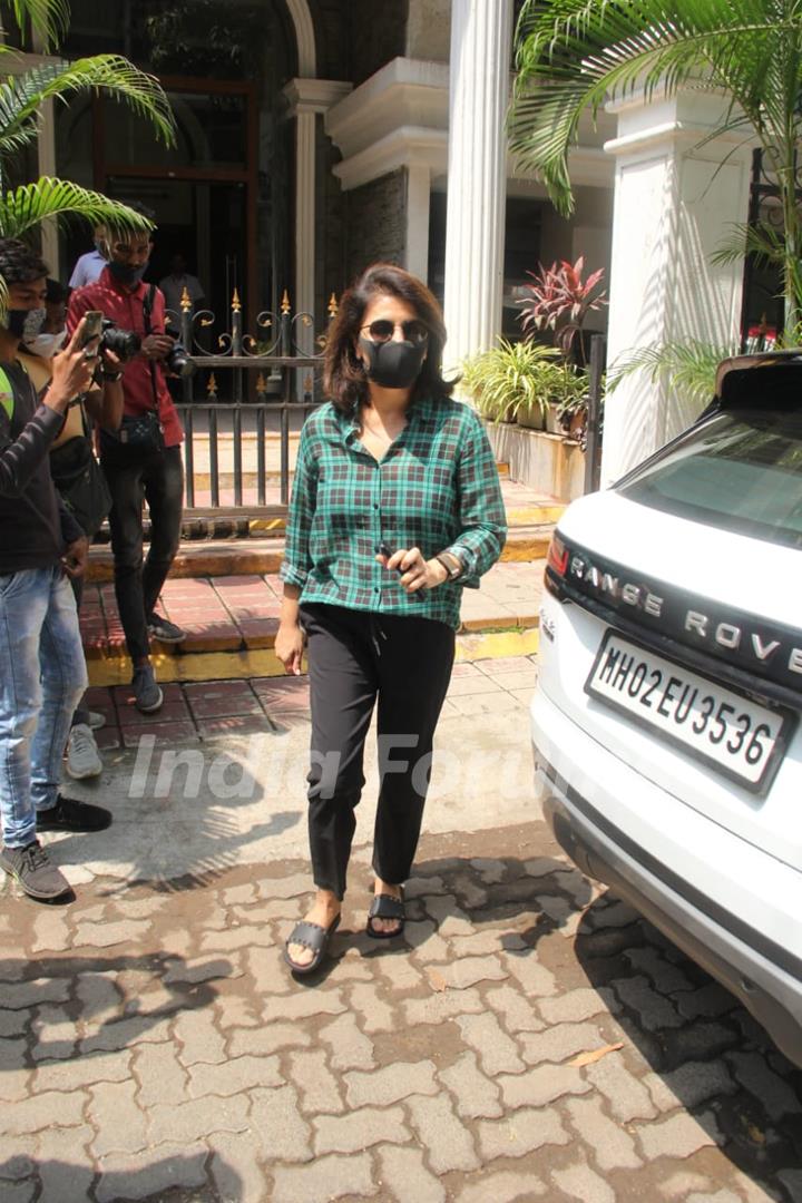 Neetu Kapoor spotted at a clinic in Khar, Mumbai