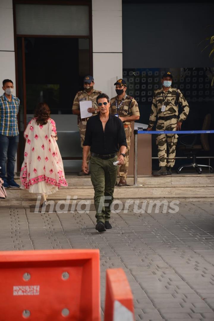 Akshay Kumar spotted at Kalina airport