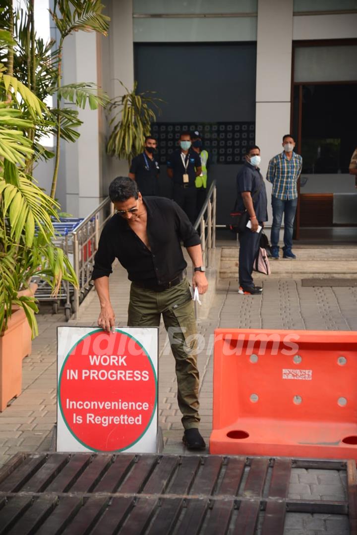 Akshay Kumar spotted at Kalina airport