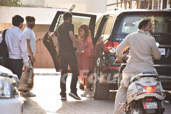 Neha Kakkar with husband Rohanpreet Singh snapped in Juhu...