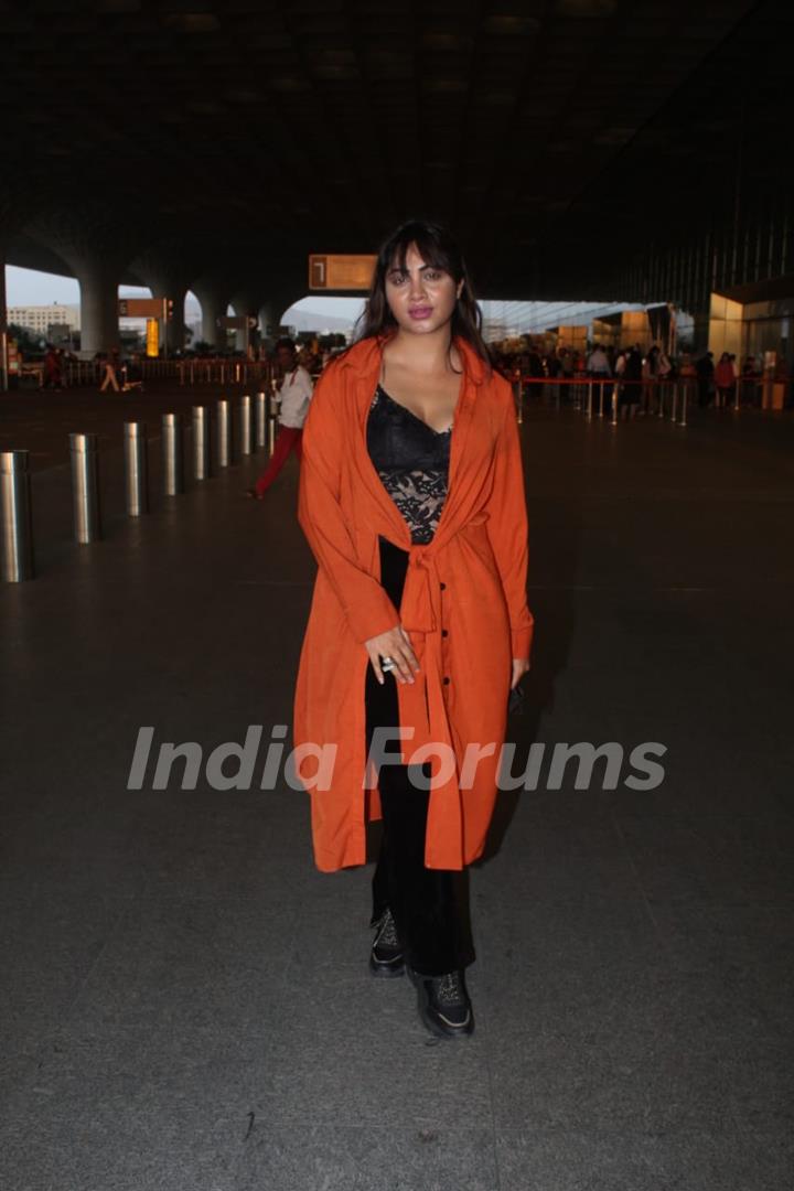 Arshi Khan snapped at airport