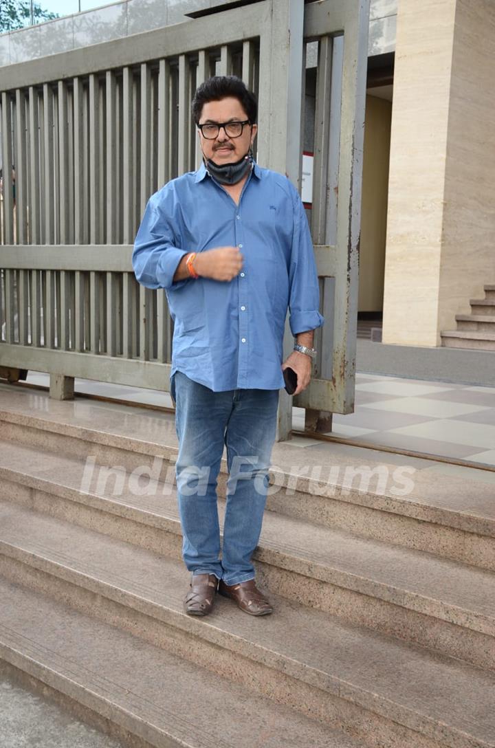 Ashoke Pandit snapped at NM college, Mumbai!