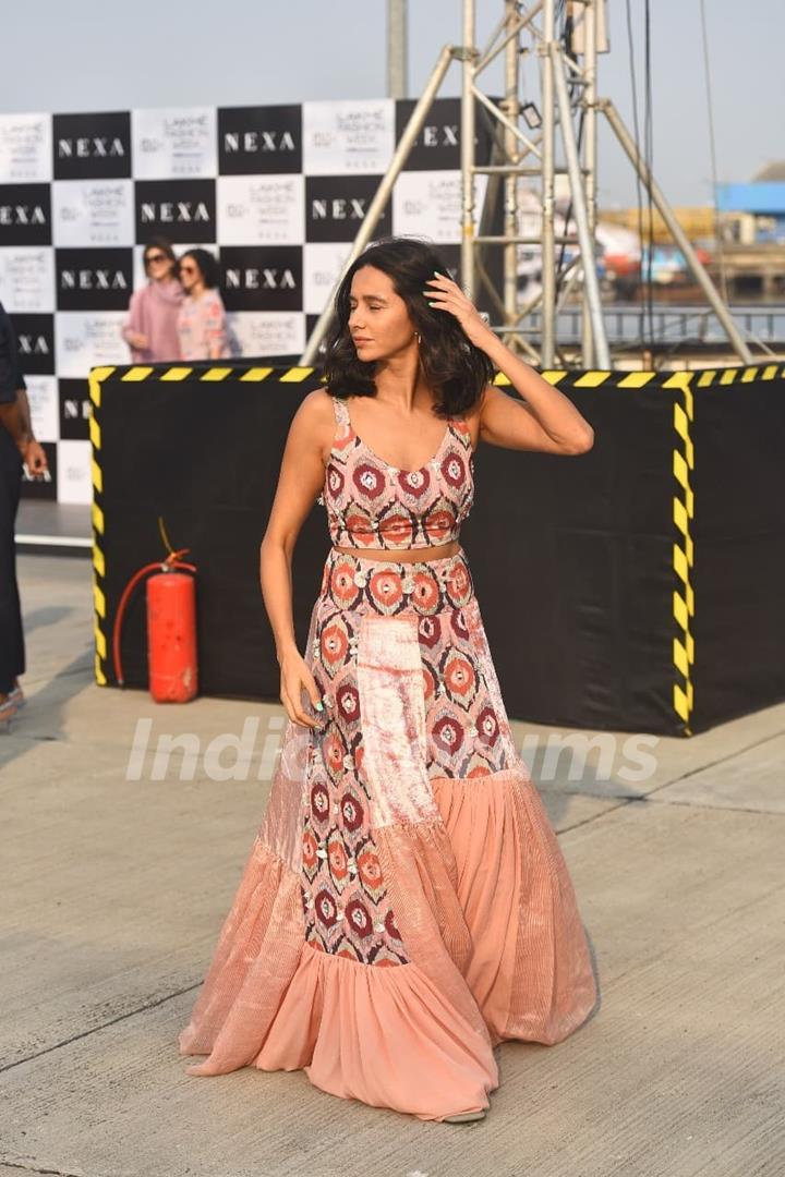 Shibani Dandekar at Lakme Fashion week 2021