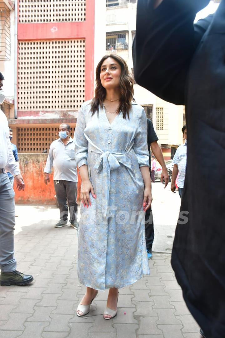 Kareena Kapoor Khan resumes work; snapped in Bandra!