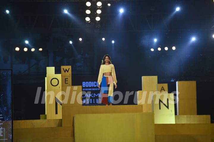 Ananya Panday walks the ramp at Lakme Fashion Week 2021!