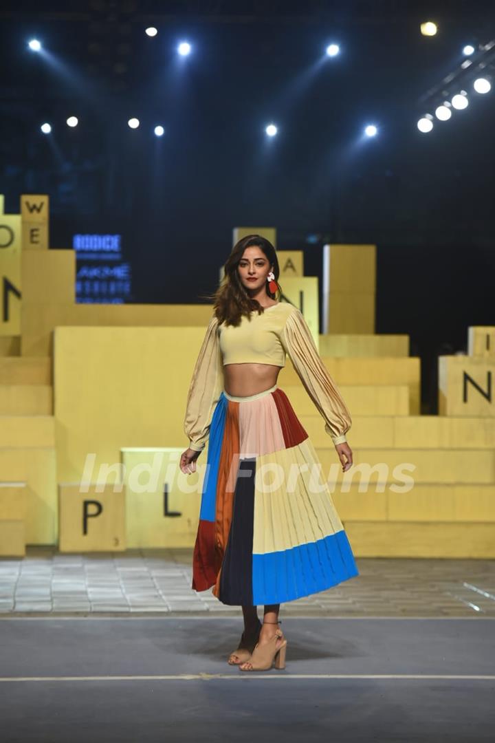 Ananya Panday walks the ramp at Lakme Fashion Week 2021!