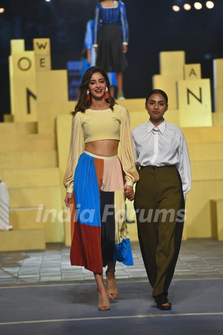 Ananya Panday walks the ramp at Lakme Fashion Week 2021!