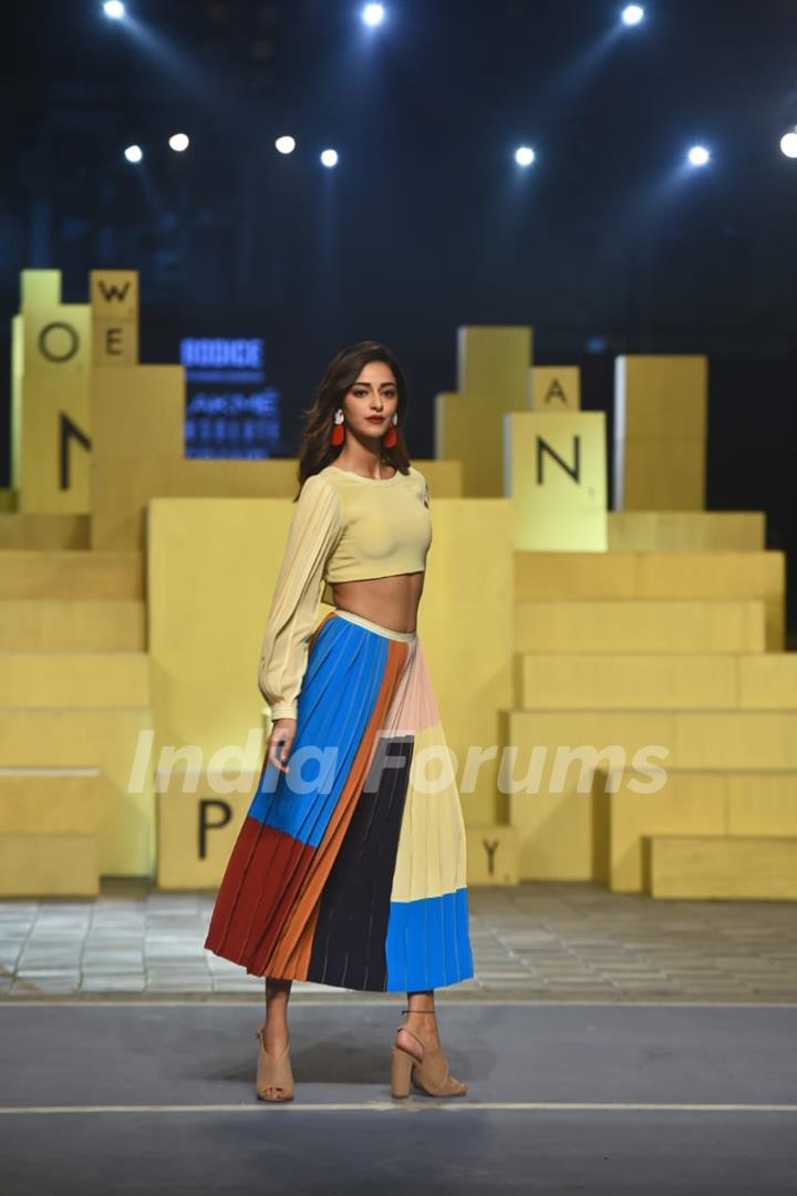 Ananya Panday walks the ramp at Lakme Fashion Week 2021!