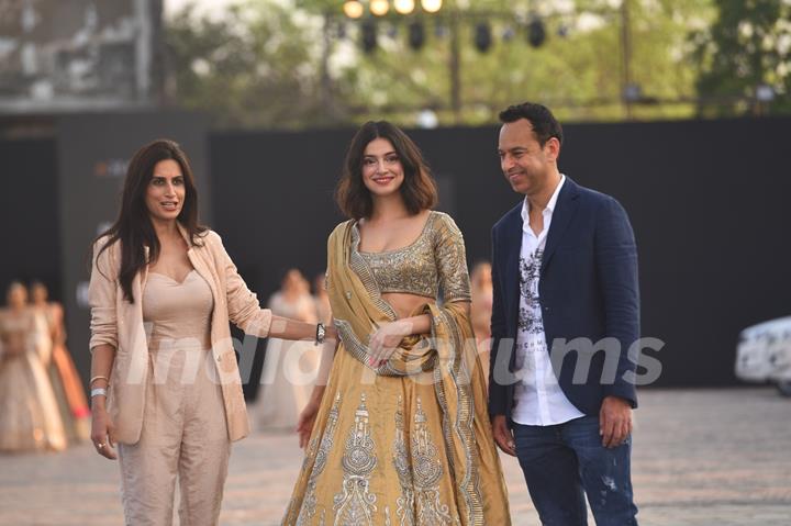 Divya Khosla Kumar at Lakme Fashion Week 2021